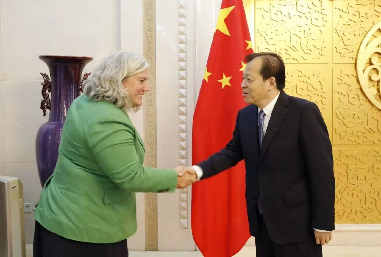 英国交通大臣访华 深化绿色交通合作